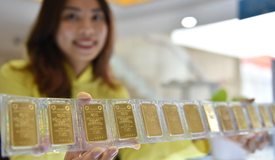 Giá vàng miếng SJC lập kỷ lục mới 74,5 triệu đồng/lượng