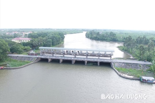 Nước sông ở cống Cầu Xe và An Thổ bị nhiễm mặn sớm