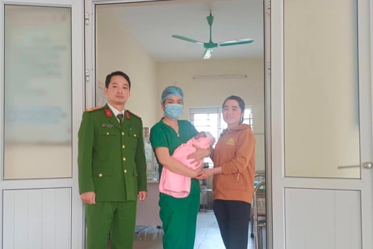 Một bé trai bị bỏ rơi ở điếm canh đê xã Tuấn Việt