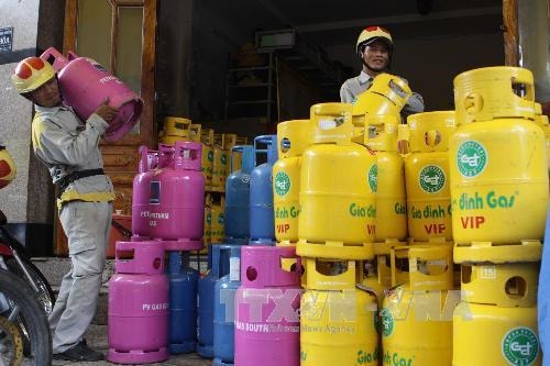 Giá gas bán lẻ trong nước tháng 12 "đứng im"