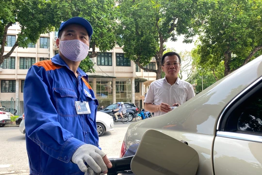 Giá xăng RON95-III và dầu diesel giảm nhẹ, các mặt hàng còn lại cùng đi lên