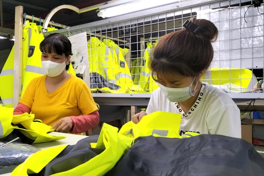 Công nhân Hải Dương phấn khởi tăng ca