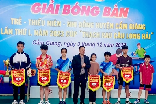 80 vận động viên tham gia giải bóng bàn trẻ thiếu niên, nhi đồng huyện Cẩm Giàng lần thứ I
