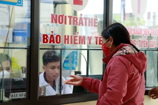 Cho phép dùng nhiều giấy tờ tùy thân thay thế thẻ bảo hiểm y tế khi khám bệnh