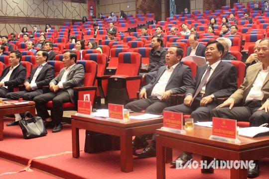 Hội nghị toàn quốc nghiên cứu, học tập, quán triệt Nghị quyết Trung ương 8, khoá XIII