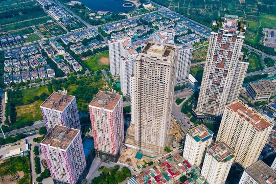 Bán chung cư lãi đậm, chật vật mua căn hộ mới