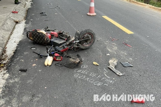 Tai nạn trên đường 393, một phụ nữ đi xe máy điện tử vong