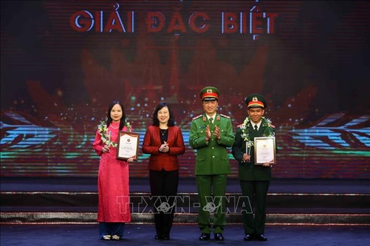 Trao giải Cuộc thi tìm hiểu Luật Phòng, chống ma túy