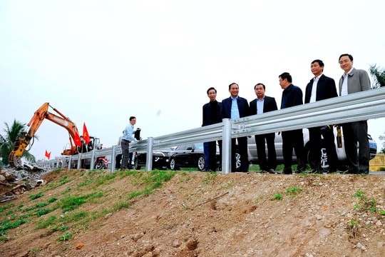 Khẩn trương xử lý vi phạm hành lang đường 396 và kênh dẫn Đại Phú Giang