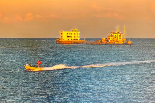 100 photos of Truong Sa archipelago on display