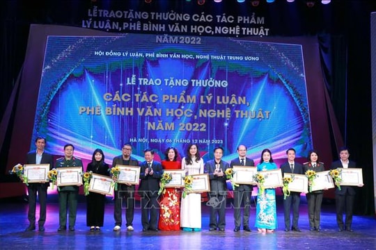 Lễ trao Tặng thưởng các tác phẩm lý luận, phê bình văn học, nghệ thuật xuất bản năm 2022