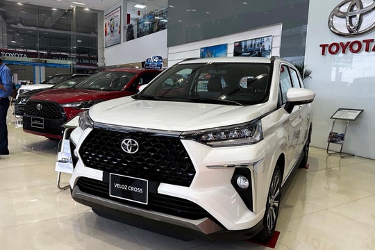 Toyota giảm giá hàng loạt xe tháng 12