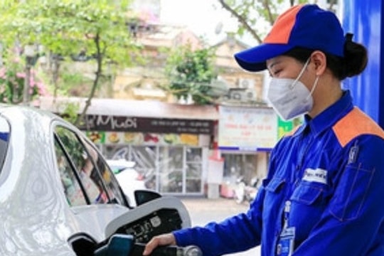 Giá xăng dầu trong nước ngày mai có thể giảm, xăng RON 95 sẽ hạ lần 4 liên tiếp