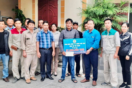 Công đoàn Công ty Xi măng Phúc Sơn hỗ trợ hơn 37 triệu đồng cho lao động bị ung thư