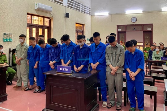 Cướp xe máy để có tiền đi trốn
