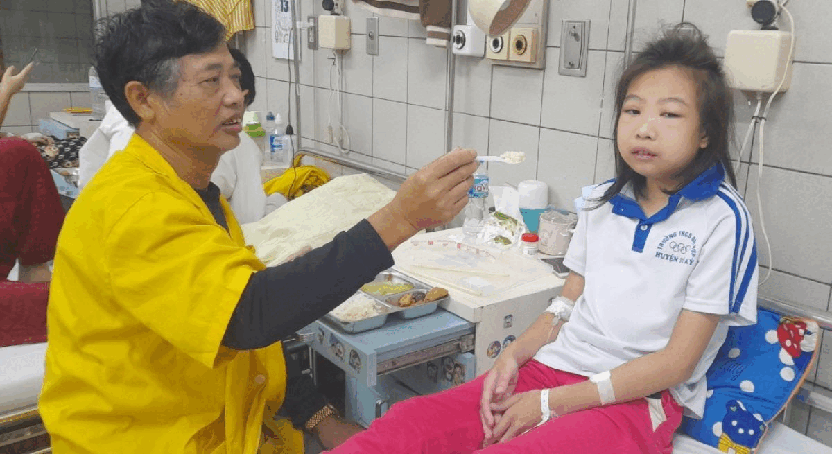 Hoàn cảnh đáng thương của bé gái mắc bệnh Lupus ban đỏ biến chứng