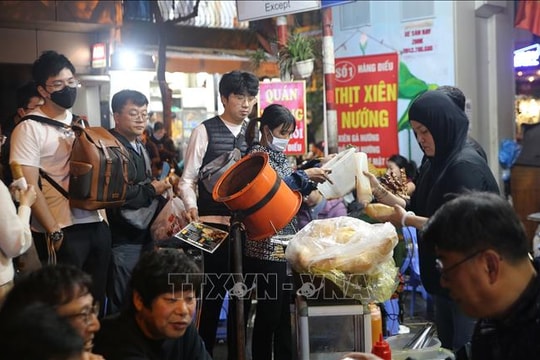 Ẩm thực đường phố Hà Nội hấp dẫn du khách quốc tế