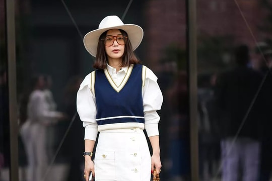 Cách phối váy midi mùa đông