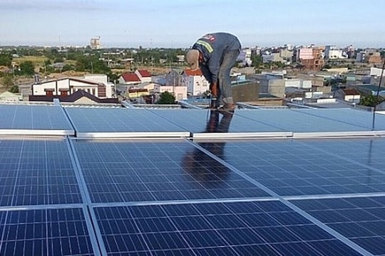 Điện mặt trời mái nhà có thể hòa lưới nhưng không được trả tiền