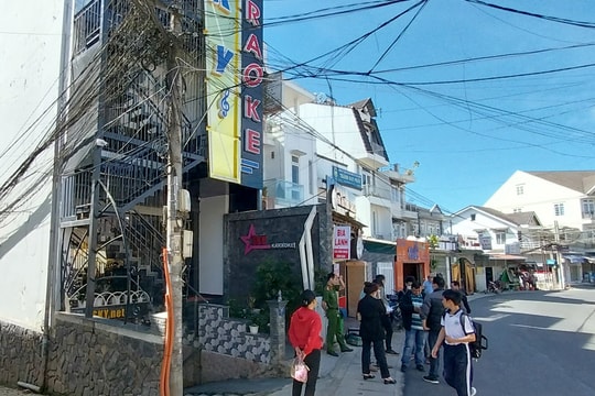 Khách hát karaoke bị đâm tử vong sau cuộc tranh cãi tiền "bo"