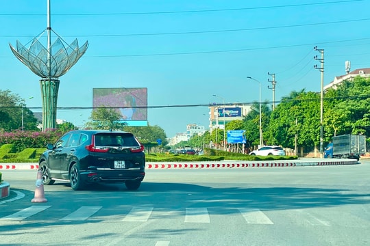 Ô tô không đi qua vòng xuyến ở ngã tư Trường Chinh - Ngô Quyền