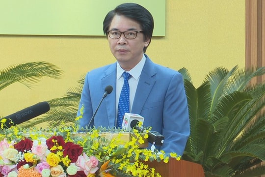 Đề nghị hỗ trợ người nghèo điện thoại thông minh để phục vụ giải quyết thủ tục hành chính trực tuyến