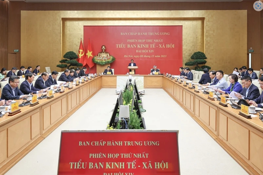 Thủ tướng Phạm Minh Chính chủ trì họp Tiểu ban Kinh tế-Xã hội Đại hội XIV
