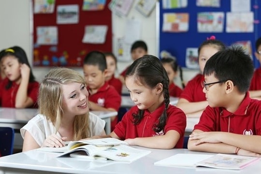 Foreigners teaching English in Vietnam required to get training certificates