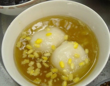 Thơm mát chè bánh chay hoa bưởi