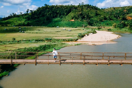 Cầu treo "sống ảo" cho du khách đến Tây Nguyên