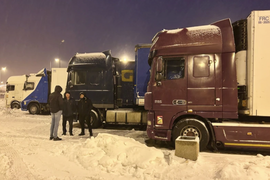 Tác động từ vụ phong toả biên giới với Ba Lan lên chiến trường Ukraine