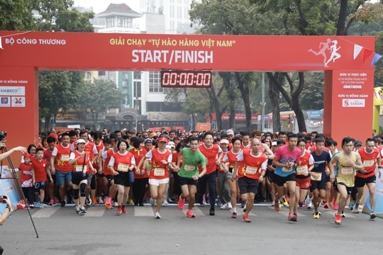 Hơn 1.000 người tham gia Giải chạy "Tự hào hàng Việt Nam"