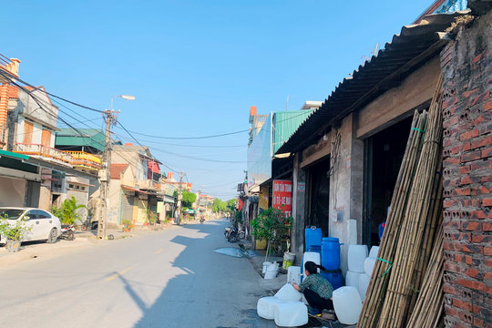 Lình xình vi phạm hành lang đường 394C