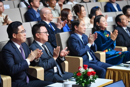 Trao giải thưởng "Hành động vì Cộng đồng - Human Act Prize 2023"