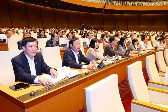 Chủ tịch Quốc hội ký ban hành nghị quyết thông qua 7 luật