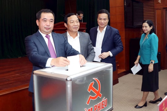 Ban Chấp hành Đảng bộ tỉnh Hải Dương lấy phiếu tín nhiệm với các đồng chí lãnh đạo