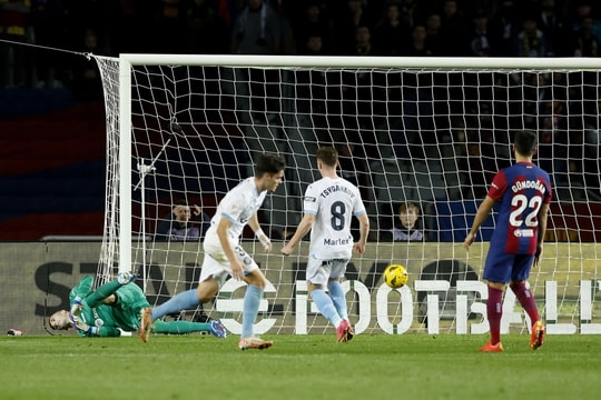 Thắng Barca sau màn rượt đuổi tỷ số, Girona vươn lên dẫn đầu La Liga