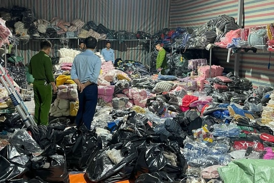 Một năm 2 lần bị phạt vì buôn quần áo giả nhãn hiệu