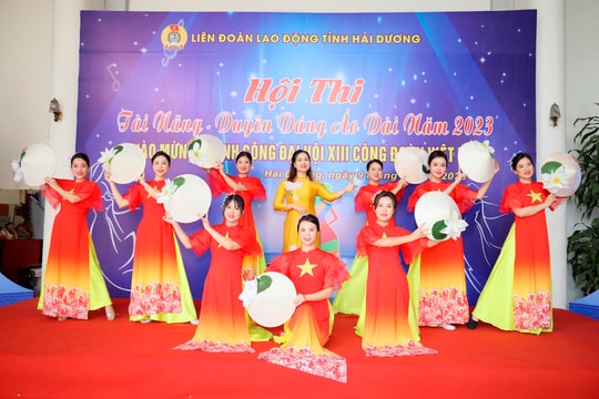 Vẻ đẹp áo dài truyền thống thời hiện đại