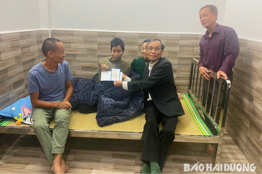 Gần 300 triệu đồng ủng hộ chị Nga hoàn cảnh khó khăn