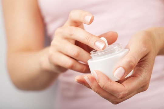 Cách chăm sóc da mụn trong mùa đông