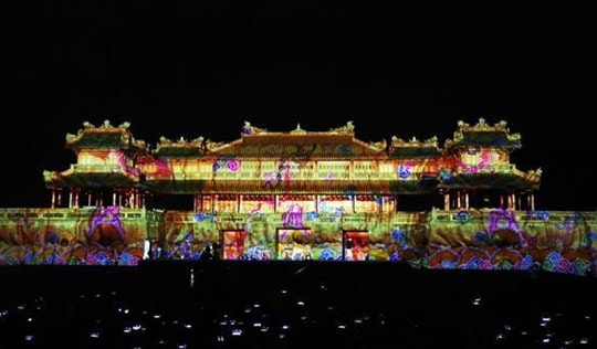 Dazzling artistic light displays at Hue imperial city’s Ngo Mon
