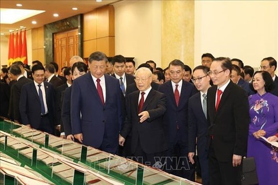 Vietnam, China sign 36 cooperation documents