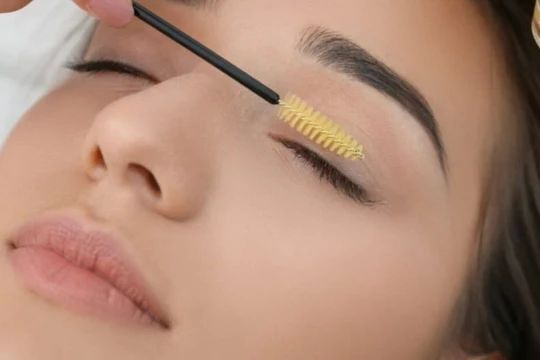 Dưỡng lông mi dài và cong bằng những nguyên liệu sẵn có tại nhà