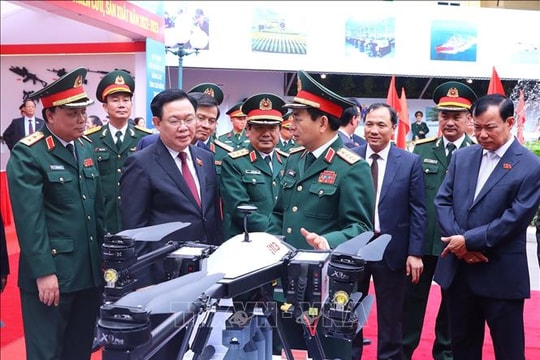 Chủ tịch Quốc hội Vương Đình Huệ thăm, làm việc với Tổng cục Công nghiệp Quốc phòng