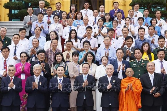 Chủ tịch nước Võ Văn Thưởng gặp mặt các điển hình tiên tiến TP Cần Thơ