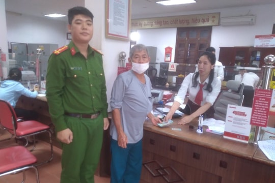 Công an xã Ngũ Hùng kịp thời ngăn người dân chuyển tiền cho đối tượng lừa đảo