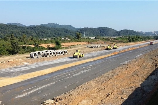 Xây cầu đường bộ nối Lào Cai - Trung Quốc