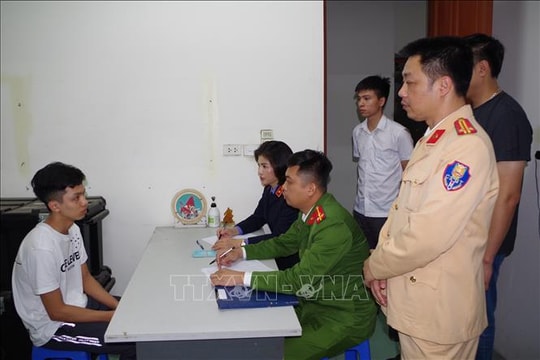 Tạm giữ lái xe ô tô đâm vào lực lượng Cảnh sát giao thông đang làm nhiệm vụ