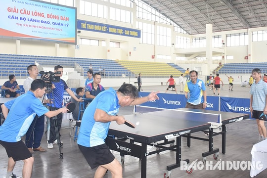 Lần đầu tiên Kinh Môn tổ chức Giải cầu lông, bóng bàn cán bộ lãnh đạo, quản lý